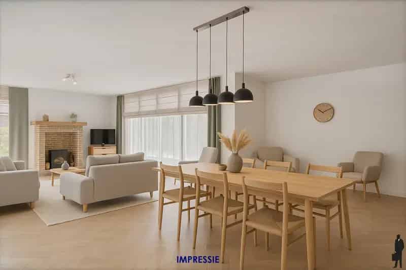 Vrijstaande woning met 5 slpk. en 2 bdk. in een rustige wijk te Meerle!