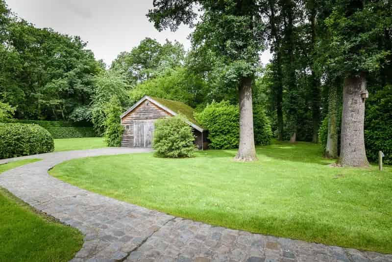 ANTWERPEN-BRASSCHAAT -  Statig landhuis met zwembad