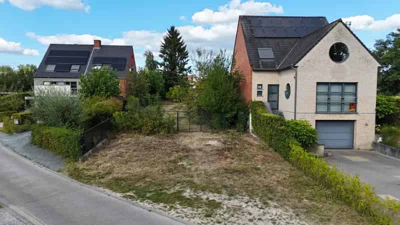 Bouwgrond voor halfopen bebouwing – rustig gelegen (729 m²)