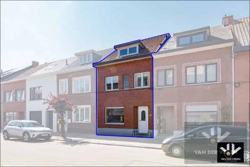 RUIME, VERZORGDE RIJWONING MET TOFFE STADSTUIN