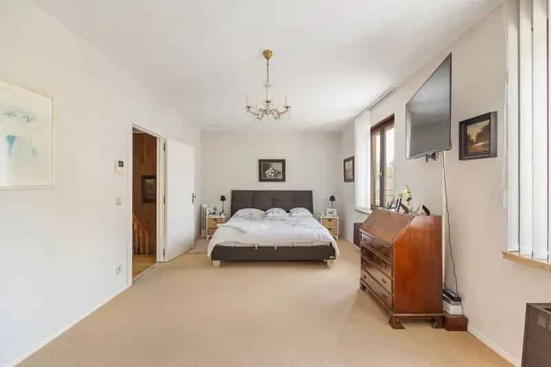 Halfopen bebouwing gelegen nabij centrum Brasschaat