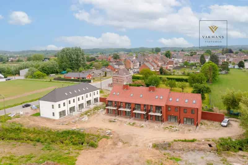 Een gelijkvloers nieuwbouwappartement met terras en tuin en zichten op de heuvels - Appartement te koop