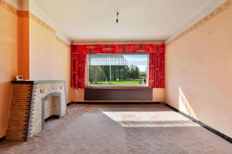 Te renoveren woning met 3 slaapkamers op 10 are