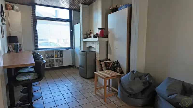 Gezellige stadswoning te huur met ruime garage en parking!