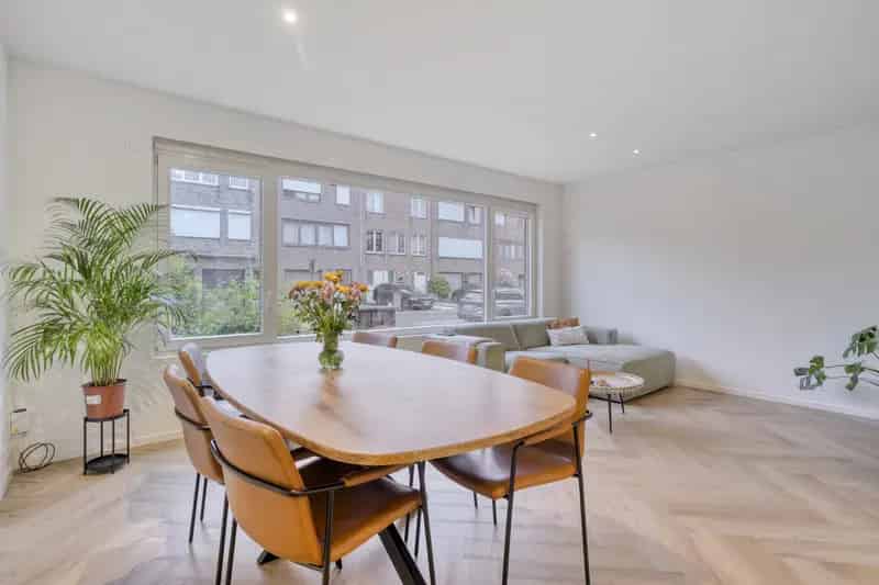 Gerenoveerd Appartement te Huur met Garage Wommelgem