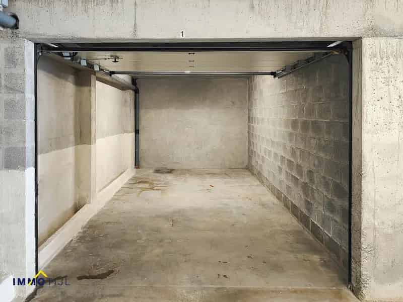 Ondergrondse garagebox te Iddergem.