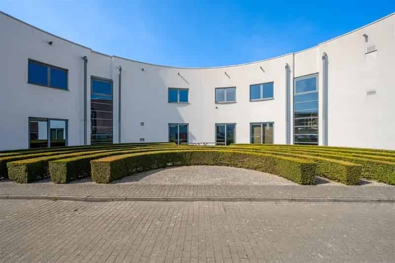 Instapklaar kantorencomplex op toplocatie ten zuiden van Gent