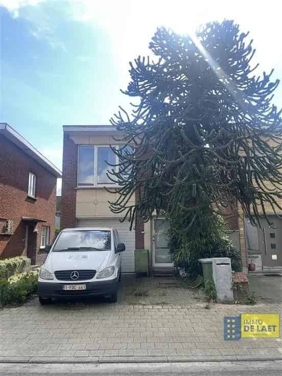 Huis Te Koop: Ruime woning met garage en tuin