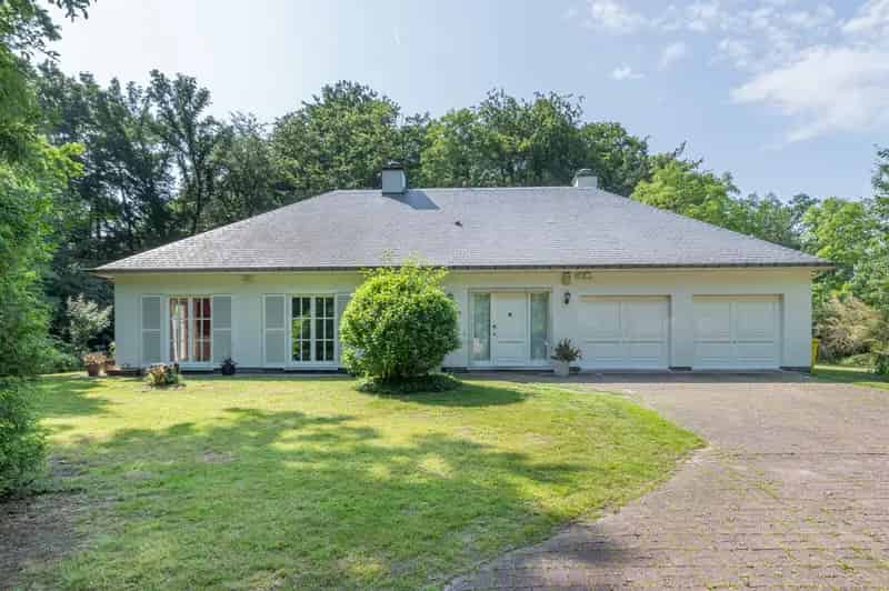 Riante jaren 80 villa in een groene omgeving