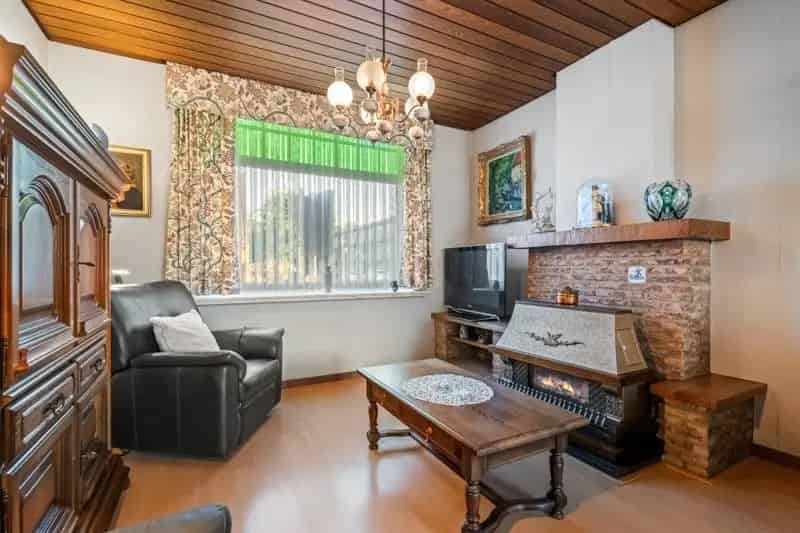 Te renoveren halfopen woning met veel potentieel