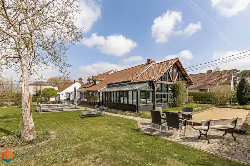 Recent gerenoveerde hoeve met 4 (à 5) slpkrs