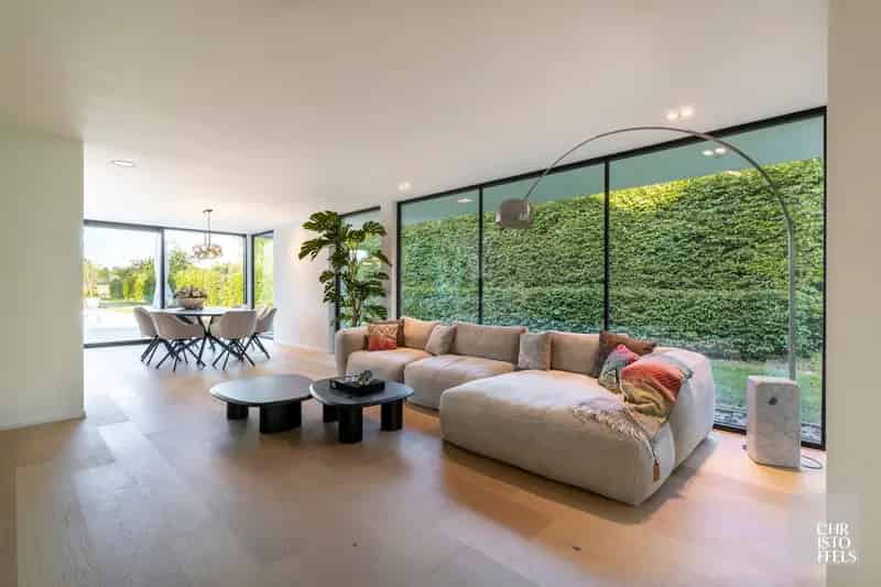High-end gerenoveerde eigentijdse villa op een perceel van 4.379m² te Hasselt!