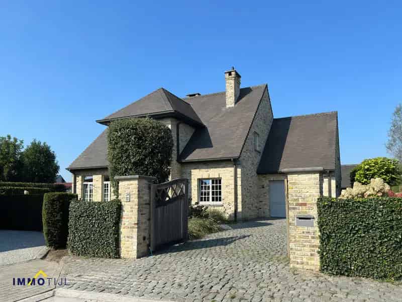 Prachtige, authentieke villa met ruime, aangelegde tuin!