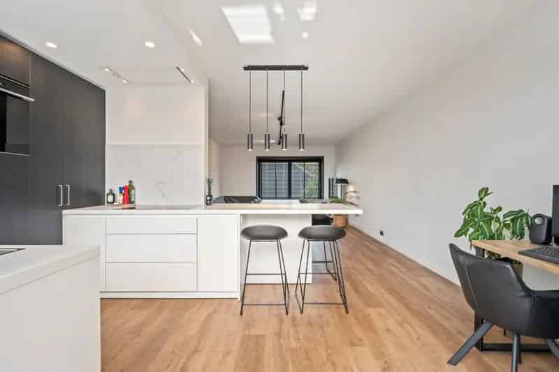 ENERGIEZUINIGE WONING MET 2 SLPKS (3 MOGELIJK), DUBBELE GARAGE EN TUIN