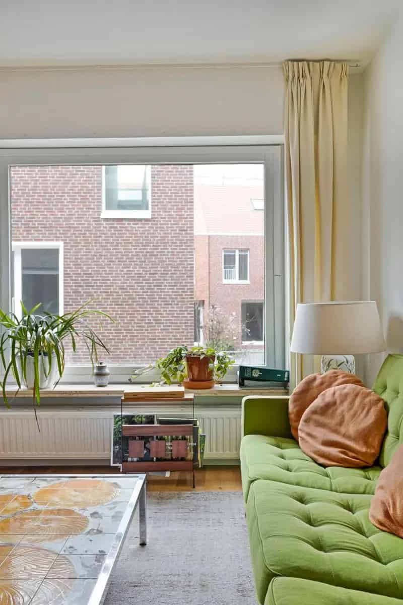 Instapklare stadswoning met grote garage !