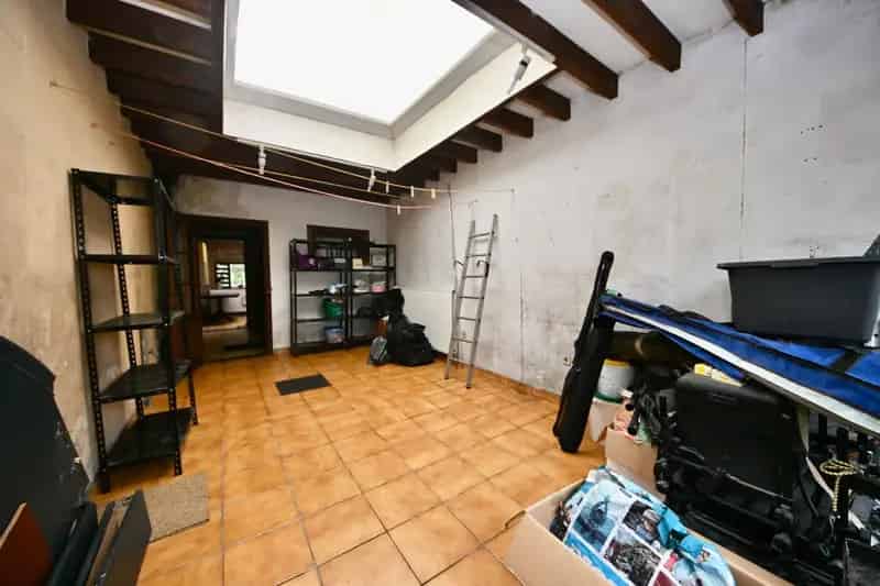 Te renoveren woning met tuin.