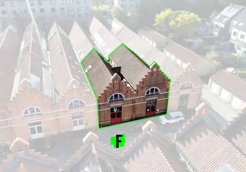 Bijzonder veelzijdig eigendom aan de Steenkaai in Brugge.