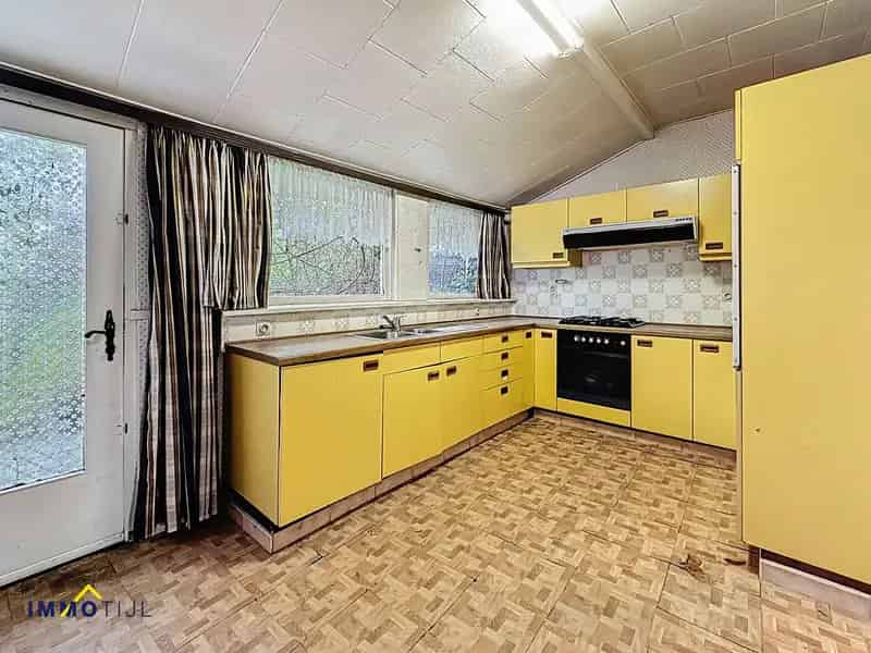 Te renoveren woning met veel potentieel en gunstige ligging!
