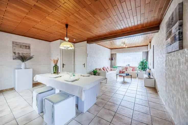 Huis Te Koop Knesselare: HOB 3 slaapkamers, Garage, Tuin