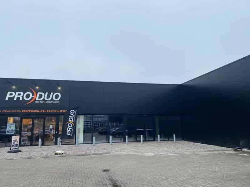 Commerciële ruimte te huur – 636 m²