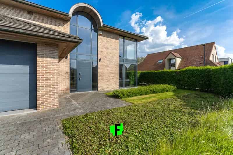 Unieke alleenstaande Woning in de Vuurtorenwijk Oostende met zwembad!