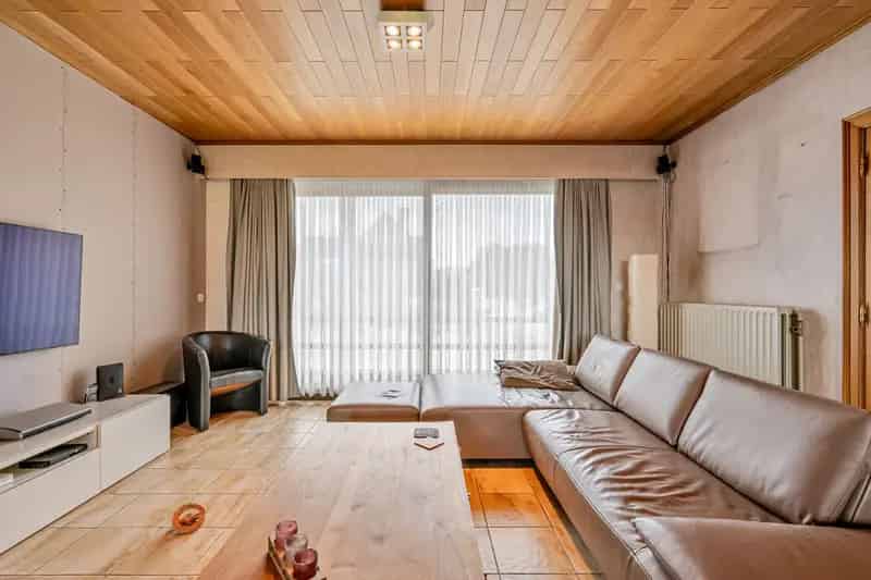 Gerenoveerde Instapklare bel-etage woning met tuin