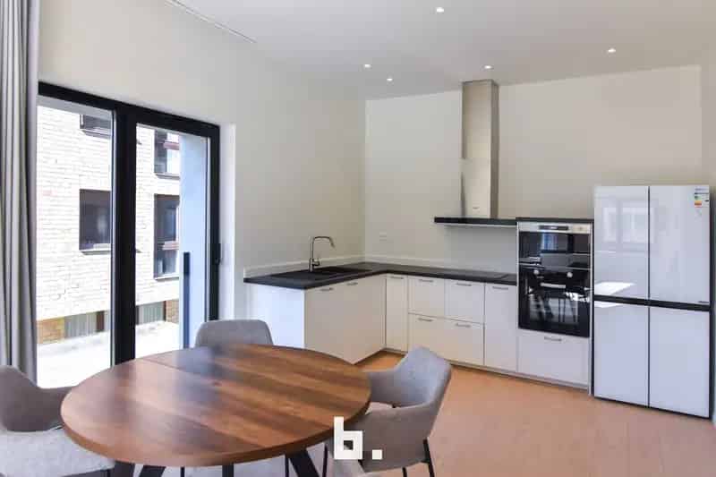 Appartement te Huur: Grote Studio 1 Slaapkamer Centraal Gelegen