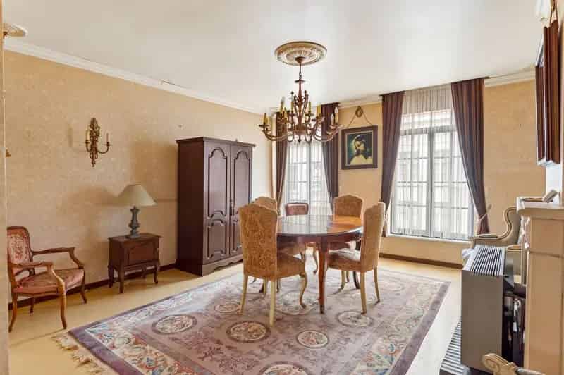 Te renoveren stadswoning met garage & 2 (mog 3) slaapkamers