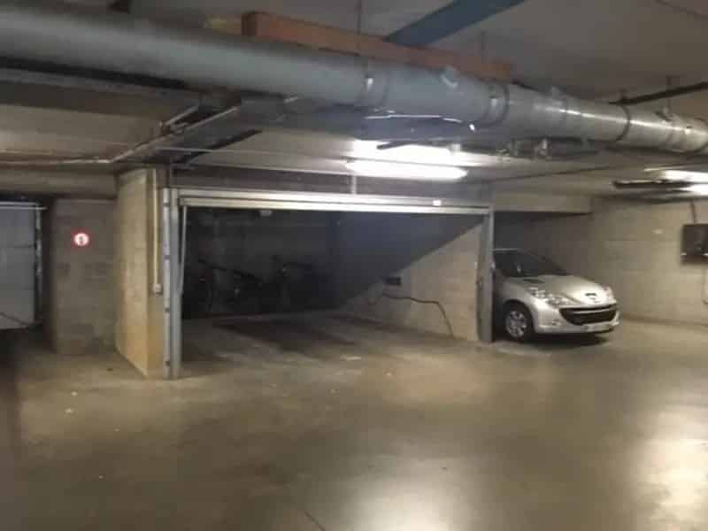 Binnenstaanplaats op gelijkvloerse verdieping