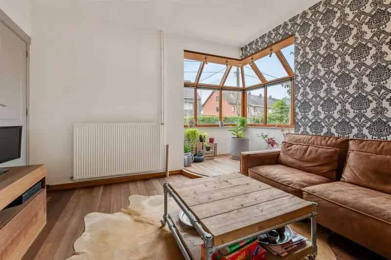 RUIME WONING (213M2) MET 5 SLAAPKAMERS + POLYVALENTE RUIMTE VAN 240M2 OP EEN PERCEEL VAN 18A91
