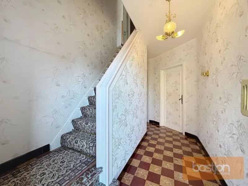 🏡 Te renoveren woning te koop in rustige buurt van Marke!