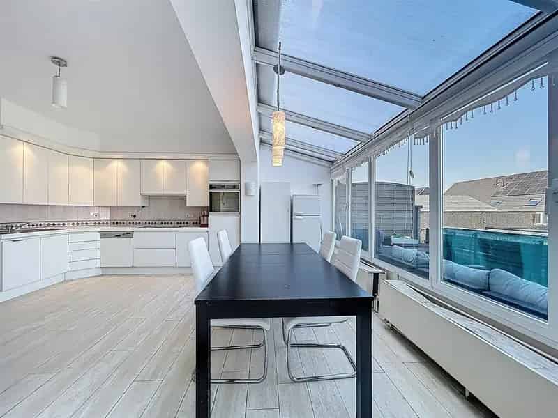 gezinswoning met 6 slaapkamers, 2 badkamers op toplocatie