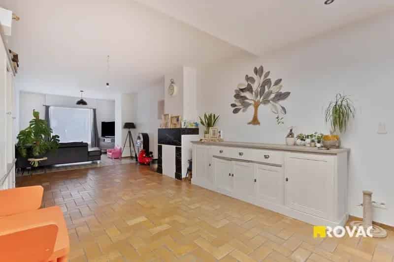 Instapklare woning met 3 slaapkamers, leuke tuin en uitweg