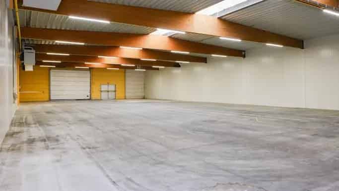 Magazijn met bureel te huur in Noordkaai 1, Izegem - Dewaele