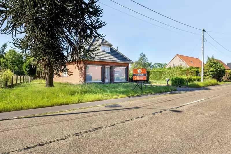 Te renoveren woning op prachtig perceel van 19a54