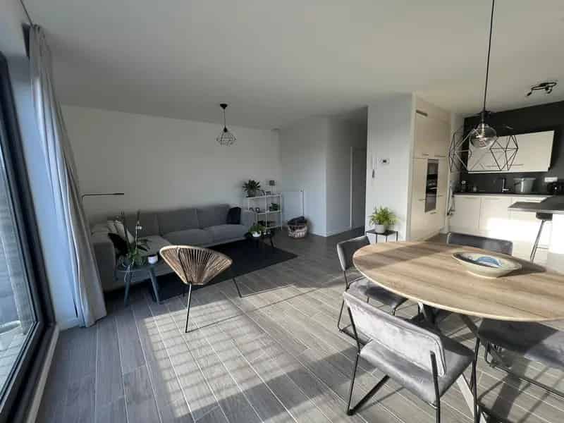 Dakapp met 2 slpk, terras en parking