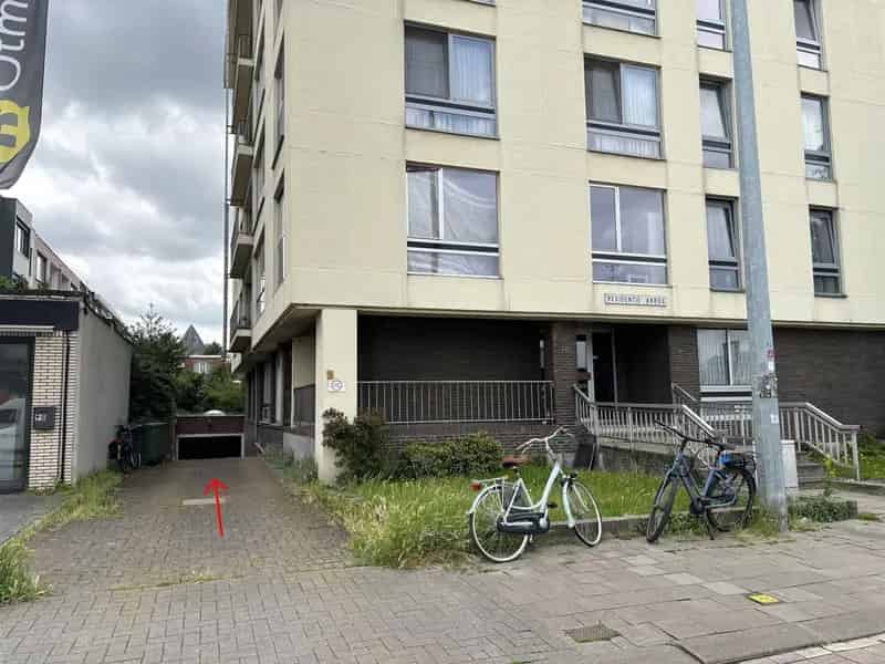 2 autostaanplaatsen en 3 fietsenplaatsen  in Deurne