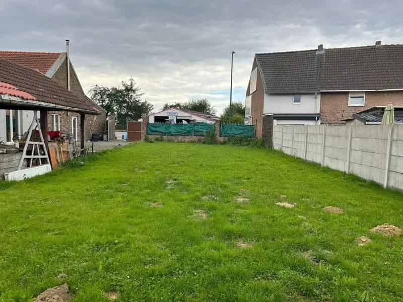 Ruim perceel bouwgrond in verkavelingsproces