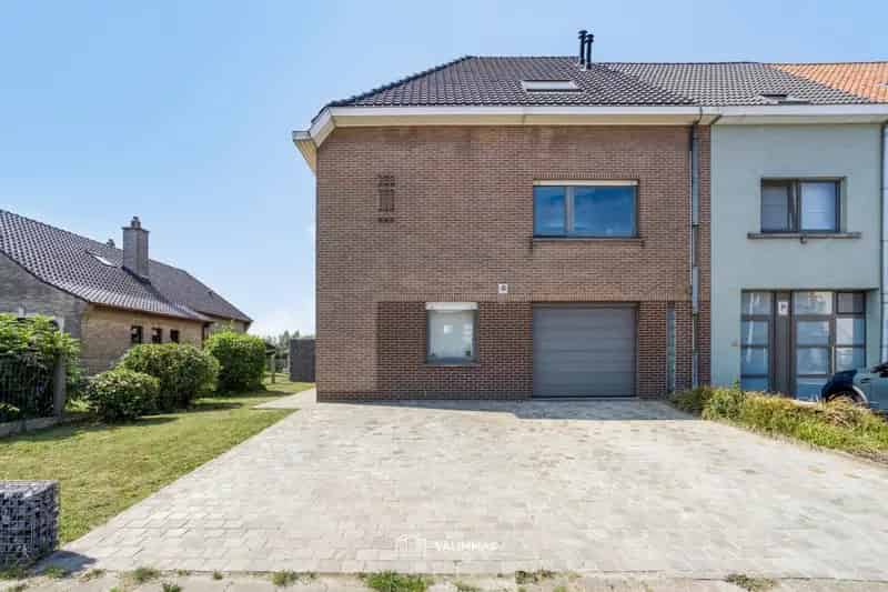 Instapklare & comfortabele driegevelwoning mt garage en tuin