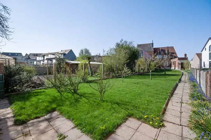 Ruime woning met 4slaapkamers en zonnige tuin in Ranst!