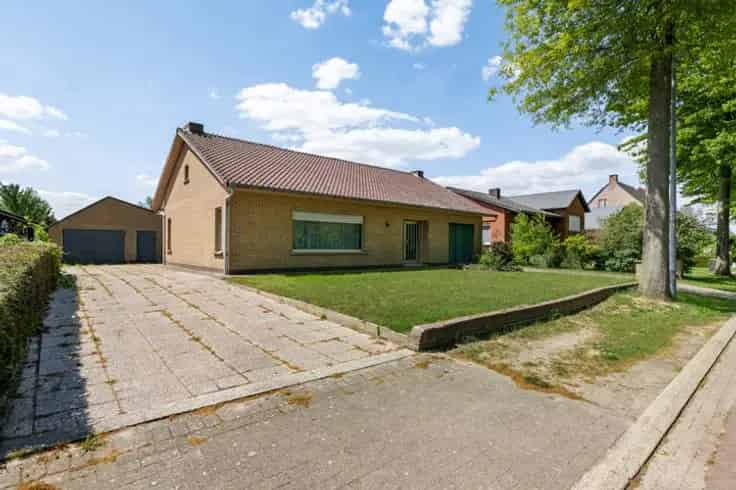 Huis Te Koop Landelijk gelegen te renoveren woning