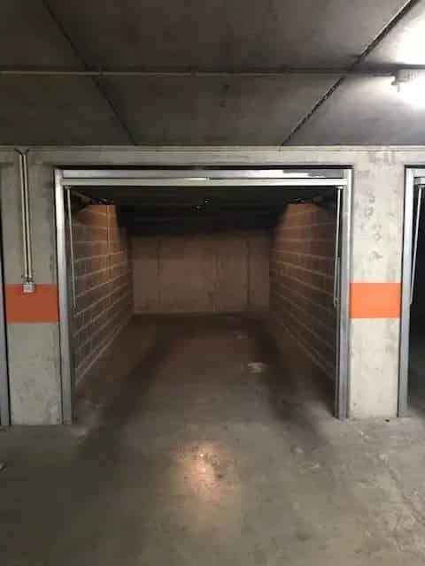 Gemakkelijk toegankelijke garagebox gelegen op de Kustlaan, vlak aan de minigolf.