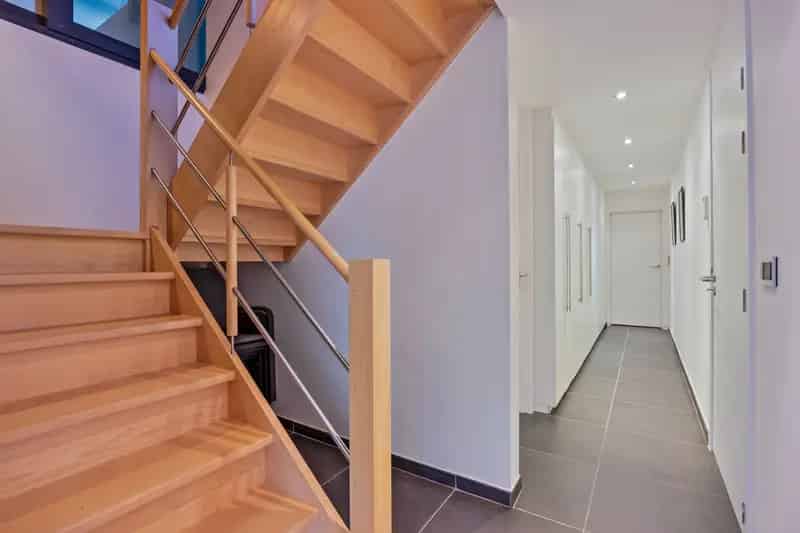 Ruime, moderne, energiezuinige villa te Grand-Hallet.
