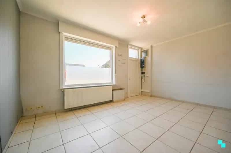 Huis te huur 4 slaapkamers ruime tuin uitweg