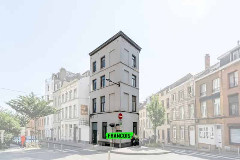 Charmante opbrengsteigendom met drie studio’s en een duplex in Sint-Joost-ten-Node