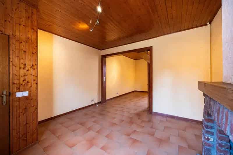 Te renoveren woning met 4 slpks en tuin te Huizingen