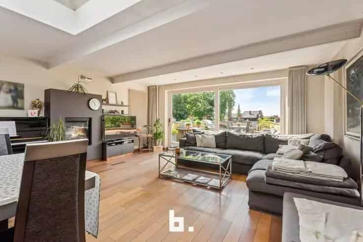 Huis Te Koop Ruime woning met praktijkruimte en commerciële mogelijkheden