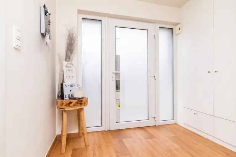 Meergezinswoning bestaande uit 2 app, tuin en dubbele carport