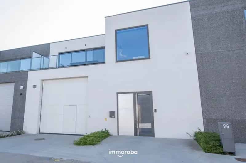 Te Koop in het Saspark te Ooigem: Nieuwbouw KMO-unit (240m²) met prachtige loft (135m²) met zonneterras!