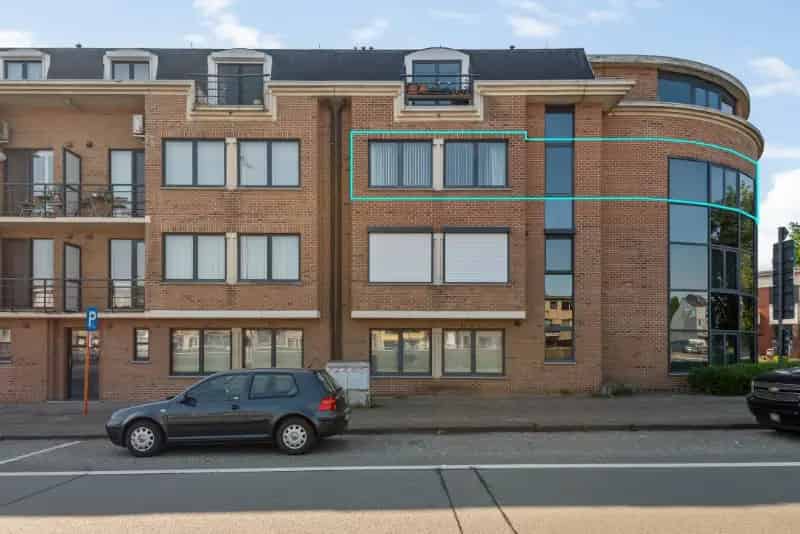 Ruim Appartement 165m² 3 Slaapkamers Terras 2 Autostaanplaatsen Boom